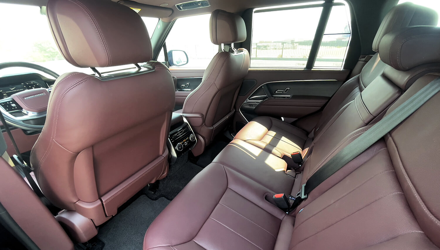 Range Rover Vogue zu vermieten in Dubai