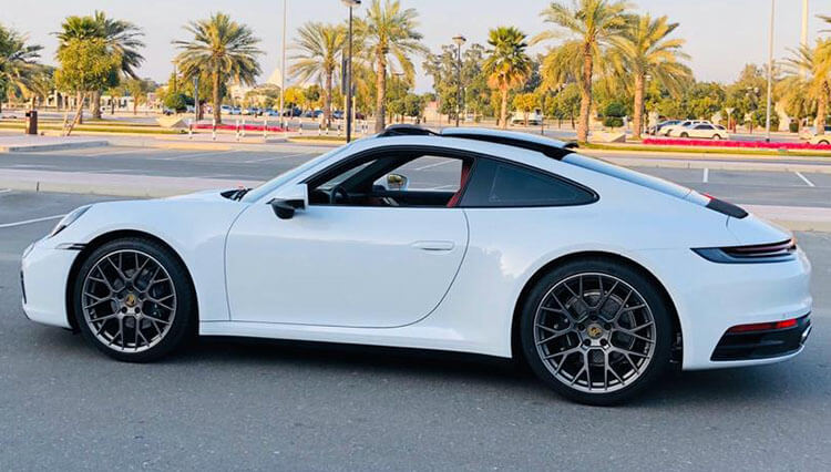 Rent a Car Porsche 911 in Dubai