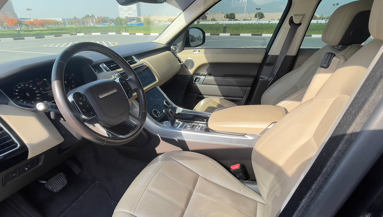 Range Rover Sport zu vermieten in Dubai