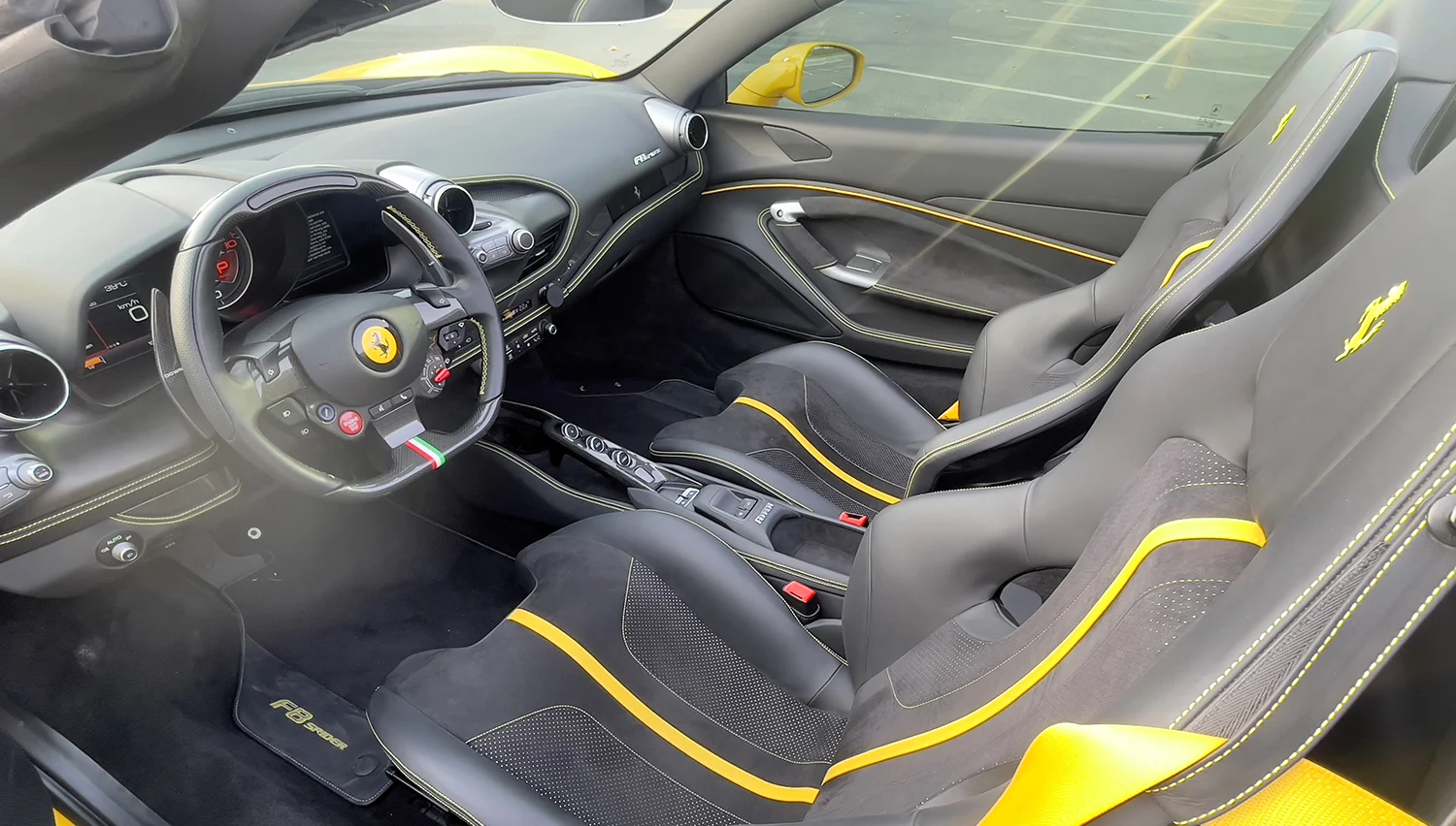 Ferrari F8 Spider à louer Dubaï